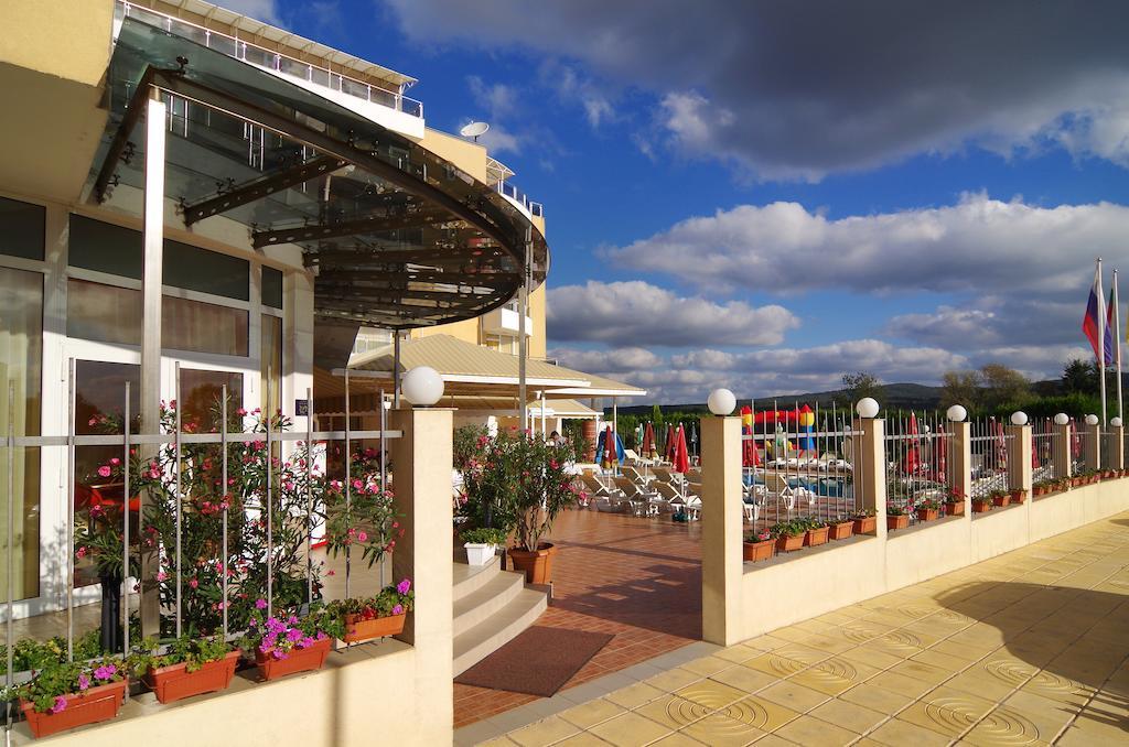 Hotel Plamena Palace Primorsko Luaran gambar